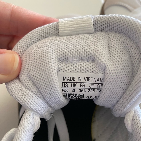 NWOT - Adidas Women's VL Court 3.0 Sneaker - Picture 10 of 10